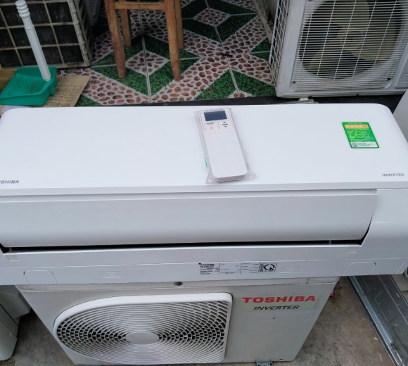 Máy lạnh Toshiba 1.0HP Inverter 