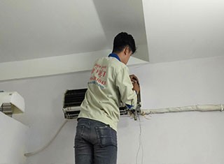 Dịch vụ vệ sinh máy lạnh Daikin tại TP.HCM